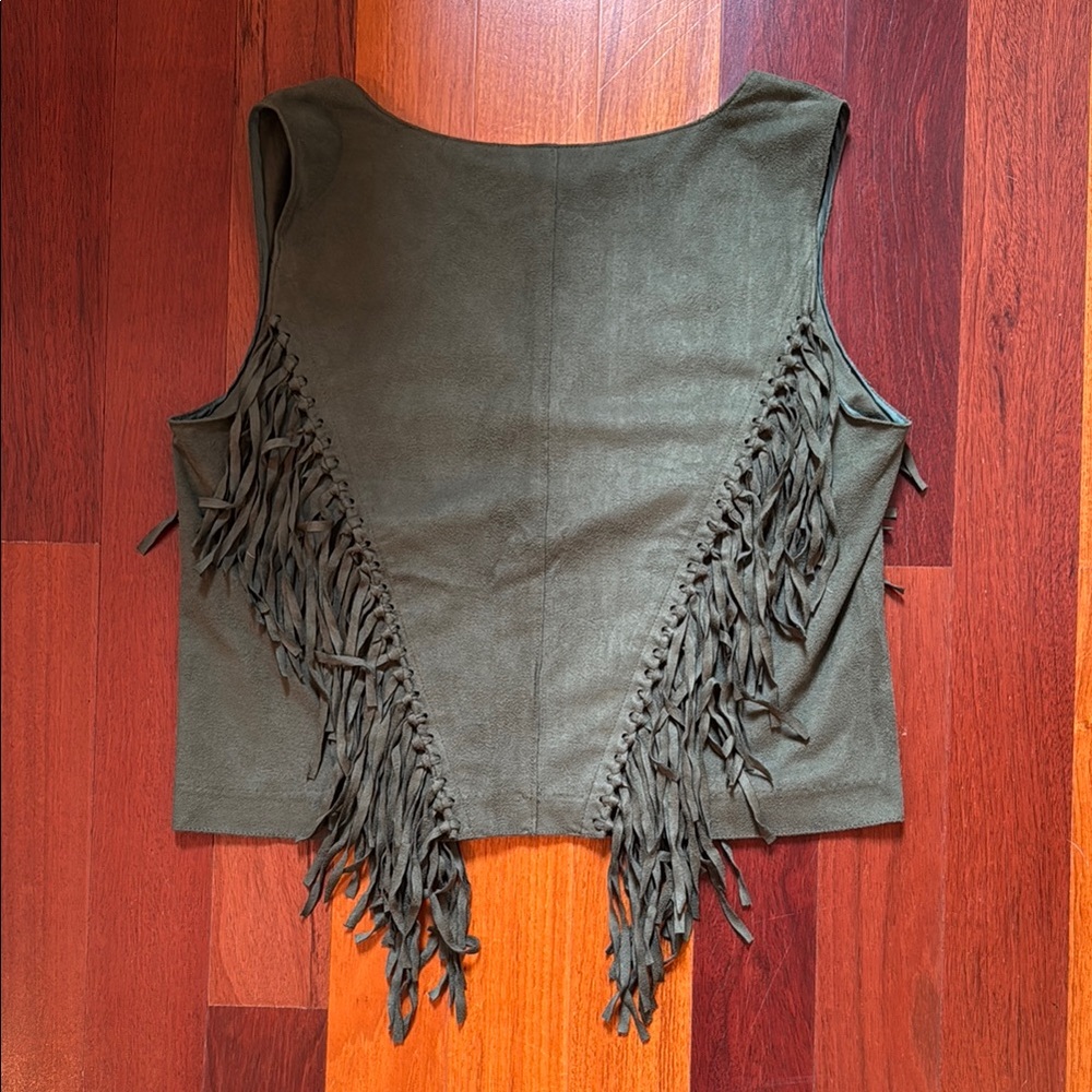 Romeo & Juliet Couture | Green Suede Fringe Crop Tank | Size Medium - Picture 4 of 4